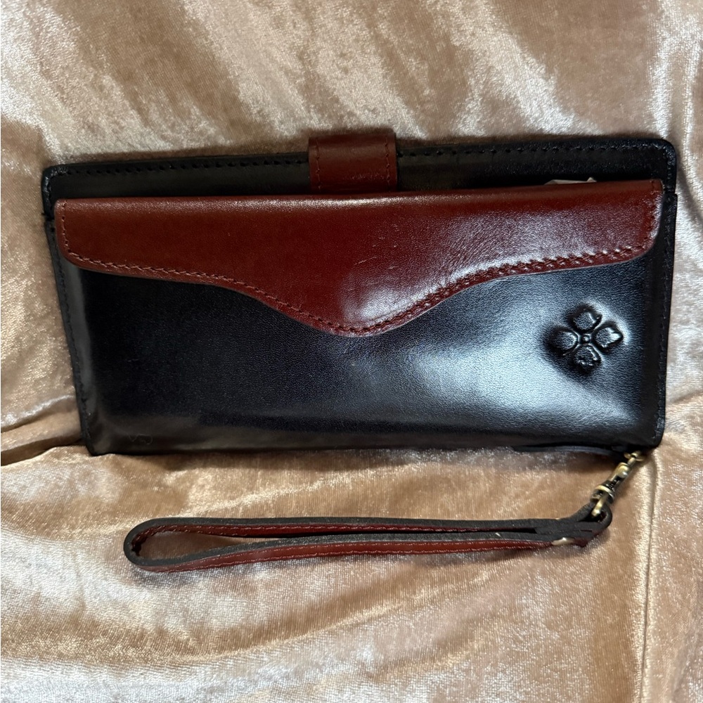 Patricia Nash Valentia II Black and British Tan Women's Clutch
